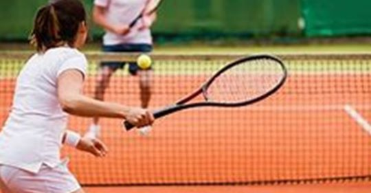 Tennisbanen er klargjort og vi åpner sesongen fredag 15.mai :-)